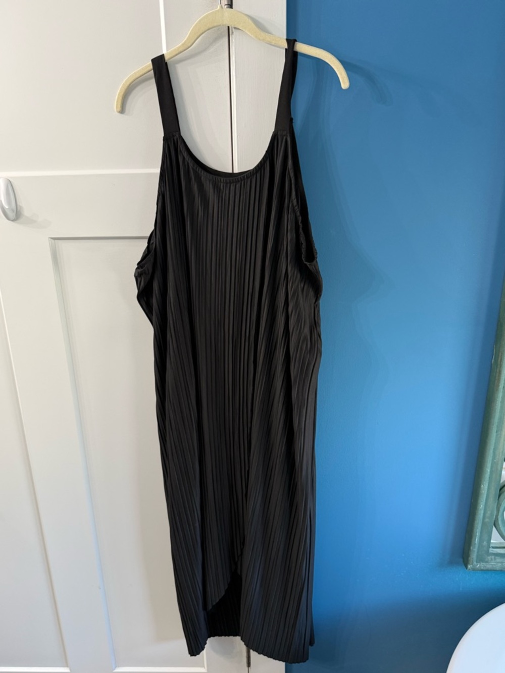 VINTAGE CHIC  Black Plissé Accordion Pleat Midi Dress